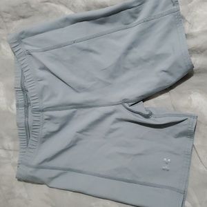 SILVER Under Armour Women's L bike shorts